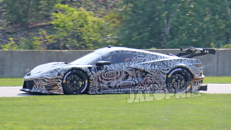 Illustration for article titled Mid-Engine Corvette C8.R: The Best Look Yet